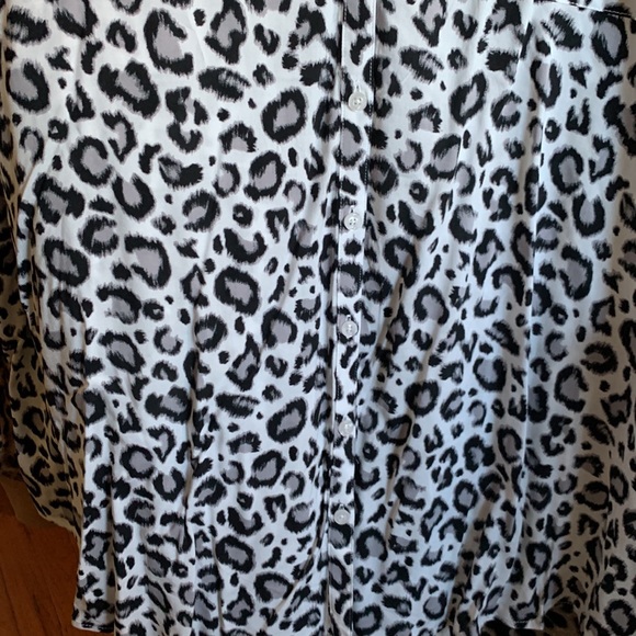 Torrid Size 6. Button front cap sleeve challis - Picture 8 of 10